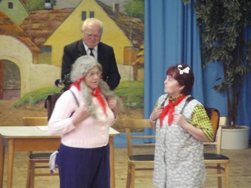 Hraje celá dědina aneb S veselou myslí na nesmysly. - 18.3.2006